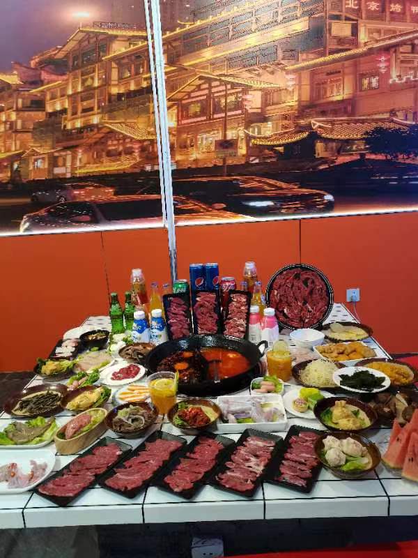 鲜切牛肉自助火锅菜品展示